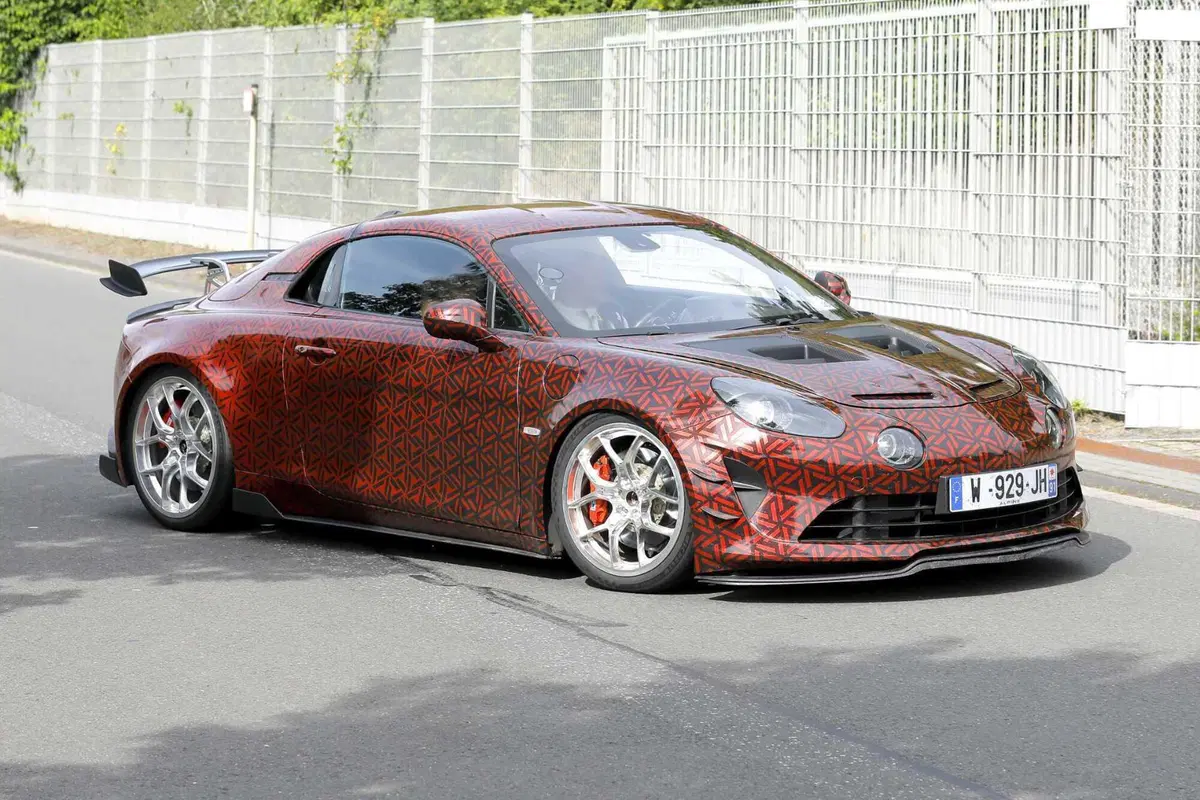 Alpine A110, in arrivo la variante 'Extreme' nel 2024 [Foto Spia] (14)