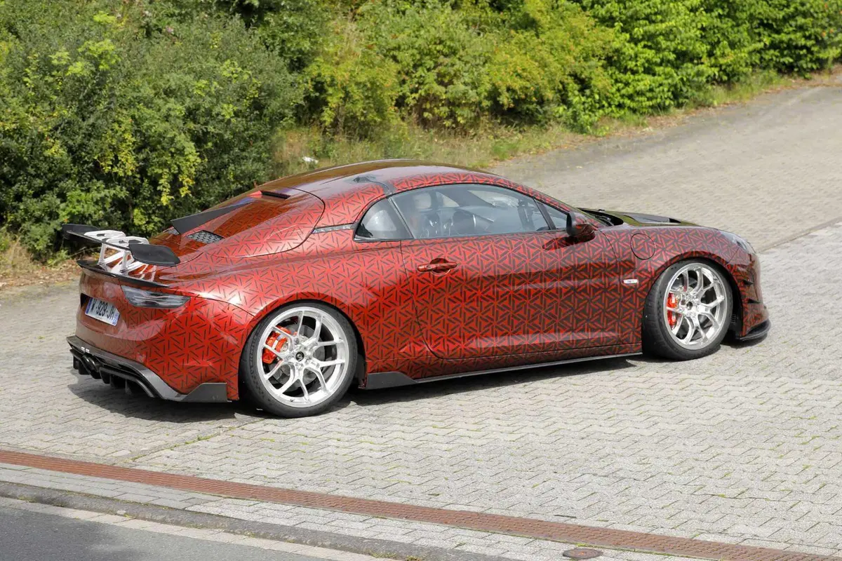Alpine A110, in arrivo la variante 'Extreme' nel 2024 [Foto Spia] (18)