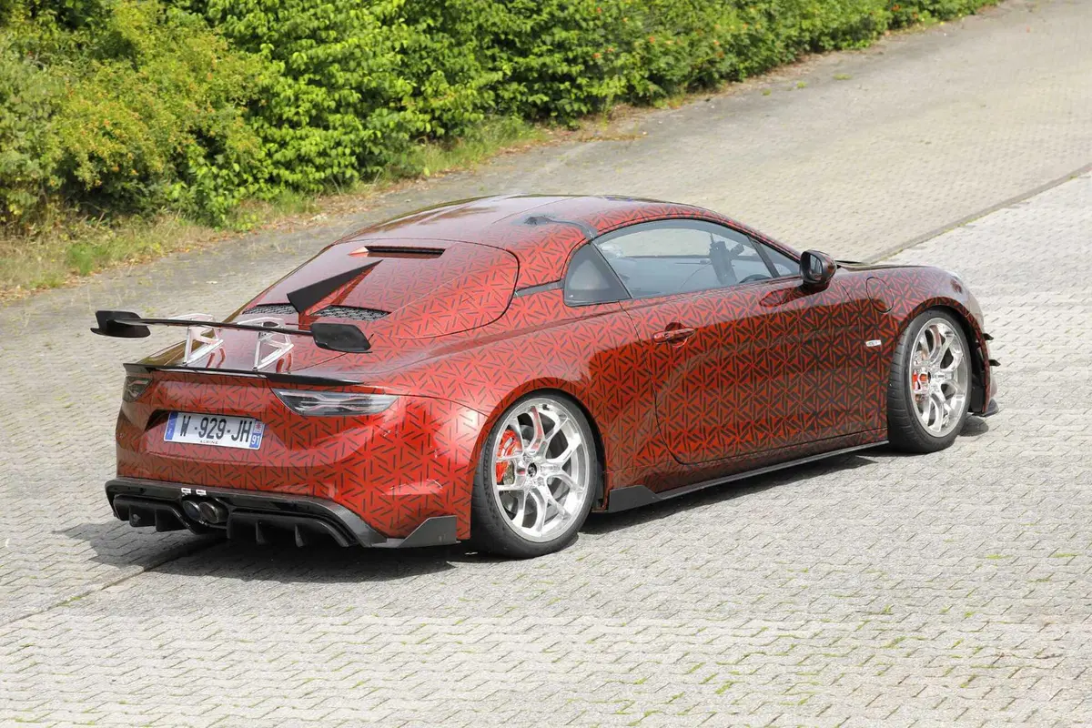 Alpine A110, in arrivo la variante 'Extreme' nel 2024 [Foto Spia] (19)
