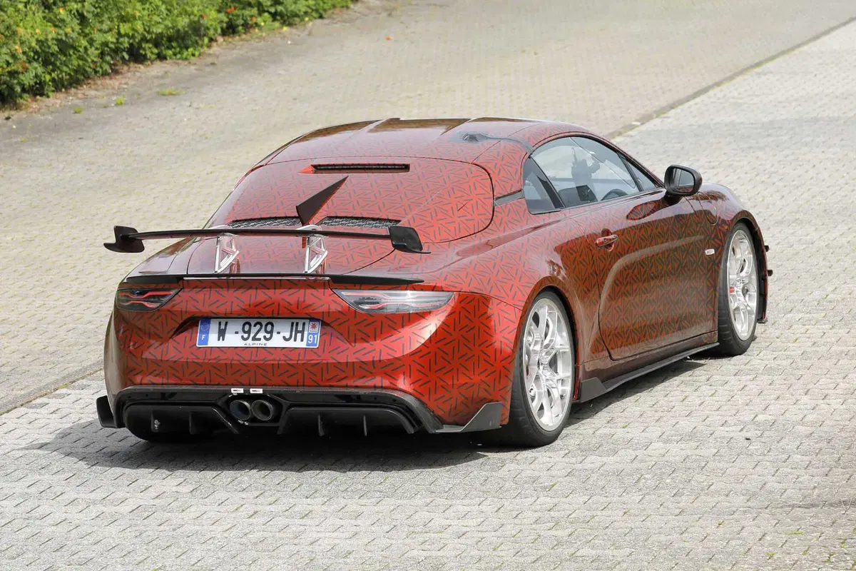 Alpine A110, in arrivo la variante 'Extreme' nel 2024 [Foto Spia] (21)