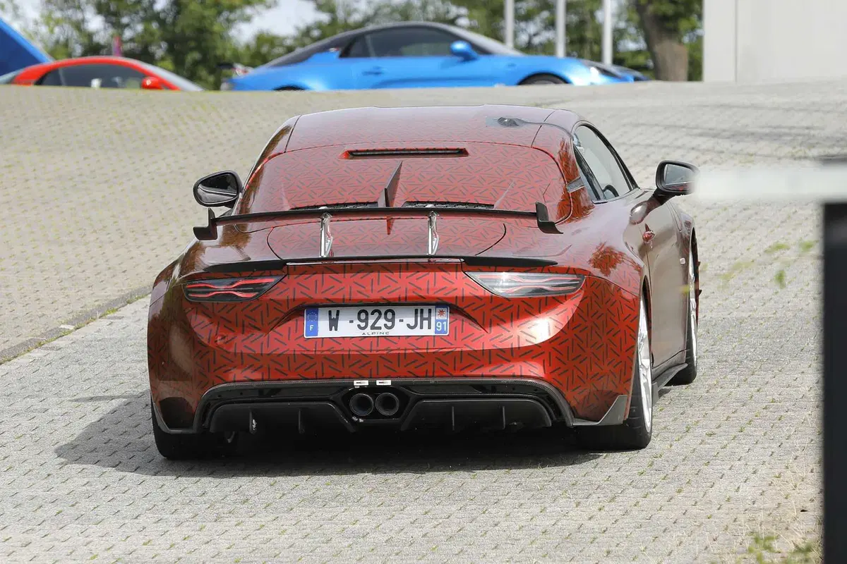 Alpine A110, in arrivo la variante 'Extreme' nel 2024 [Foto Spia] (23)