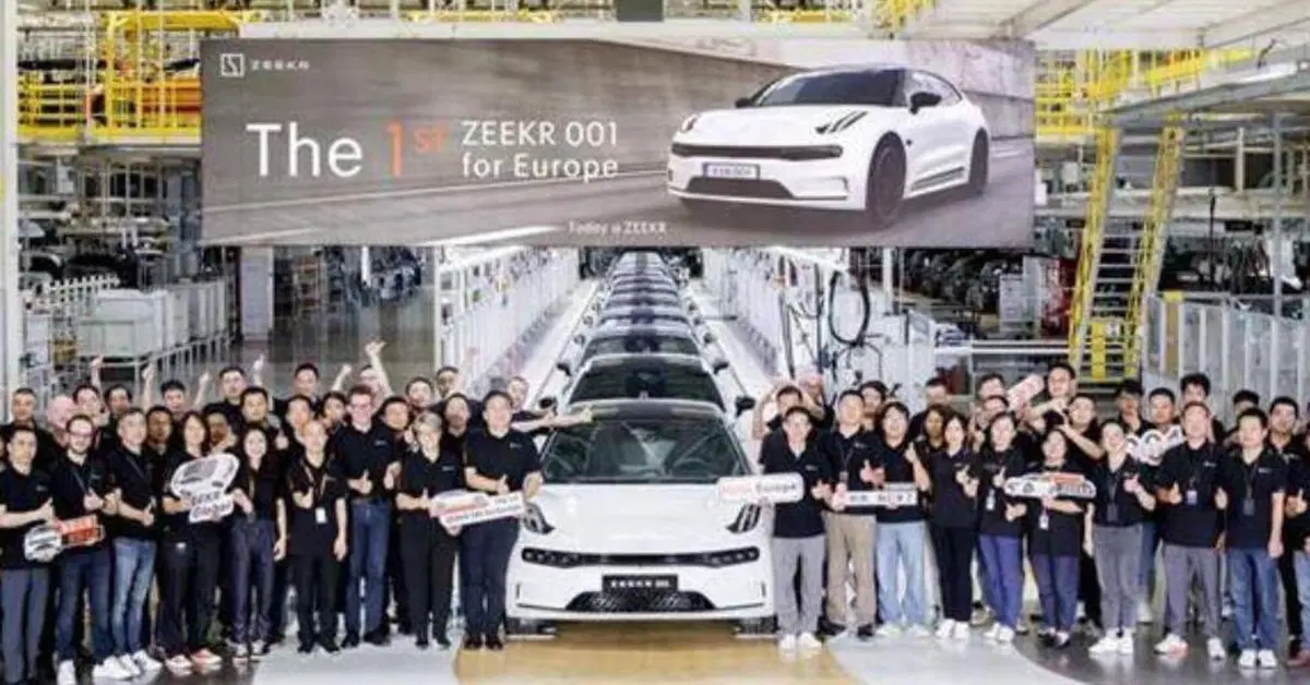 Zeekr 001: il primo lotto per l'Europa &egrave; partito dalla Cina 