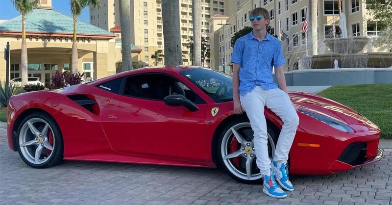 Fare il figo su Twitter con la Ferrari o la McLaren... a noleggio. Sgamato subito