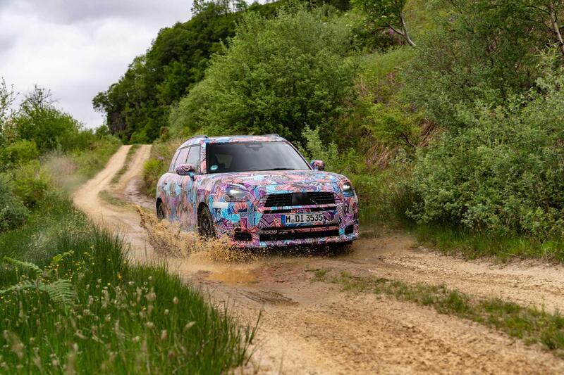 MINI Countryman: la nuova generazione affronta la natura scozzese 