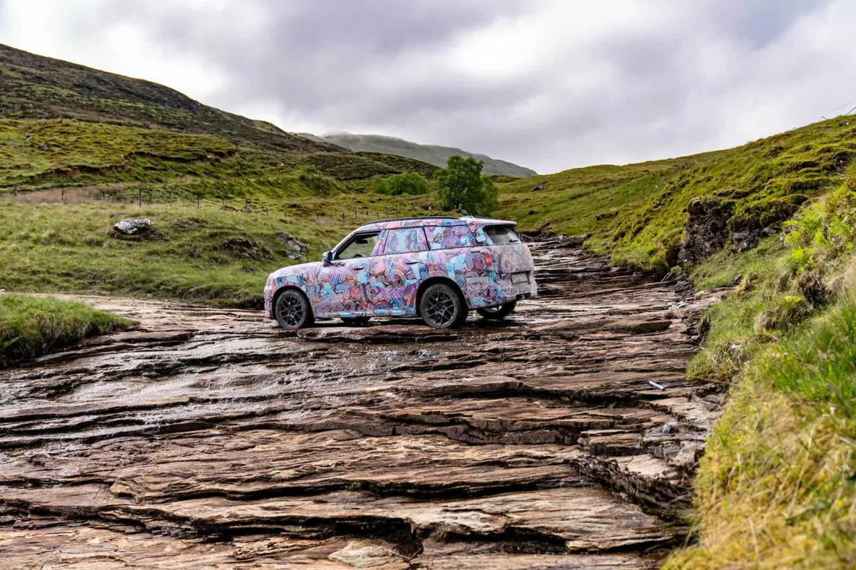 MINI Countryman: la nuova generazione affronta la natura scozzese  (4)