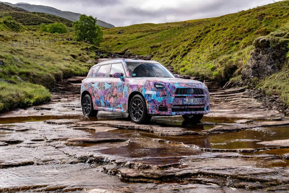 MINI Countryman: la nuova generazione affronta la natura scozzese  (5)