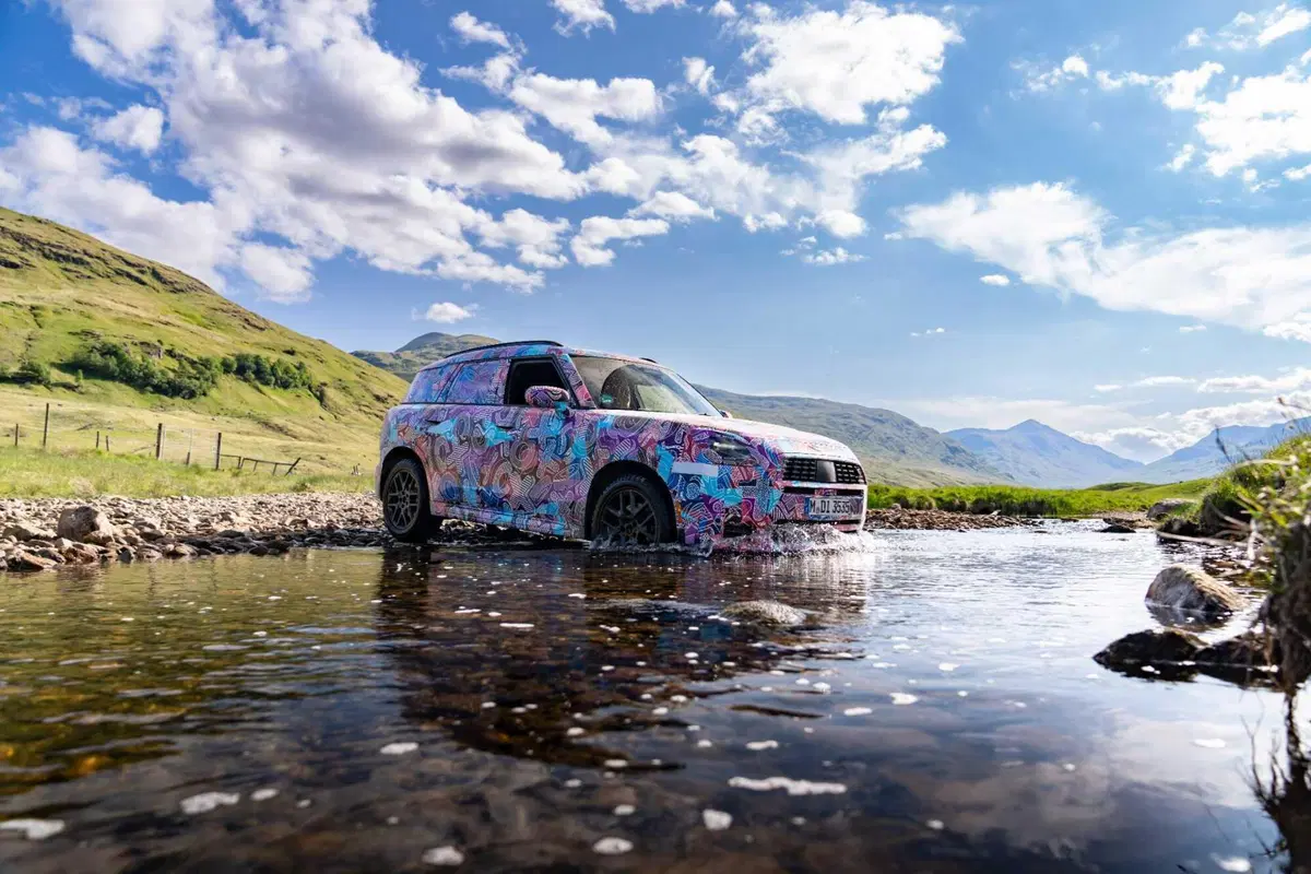 MINI Countryman: la nuova generazione affronta la natura scozzese  (7)
