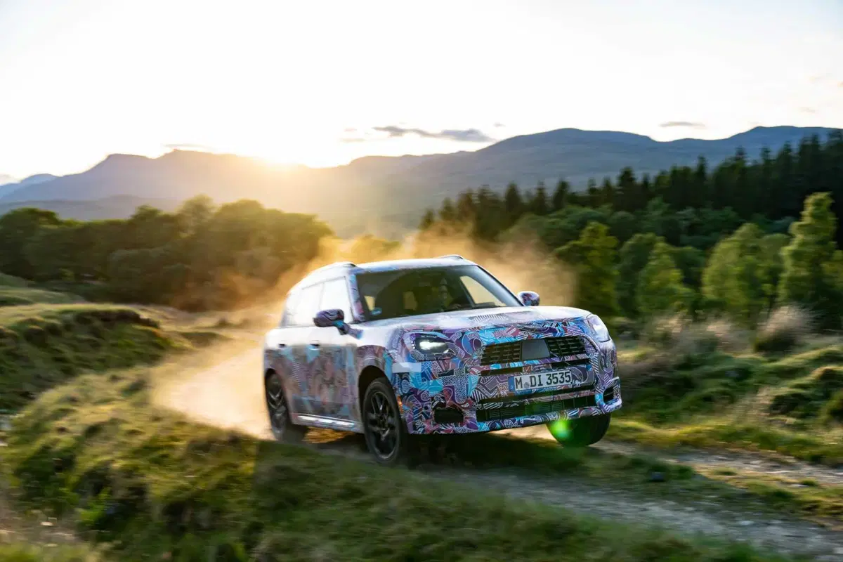 MINI Countryman: la nuova generazione affronta la natura scozzese  (9)