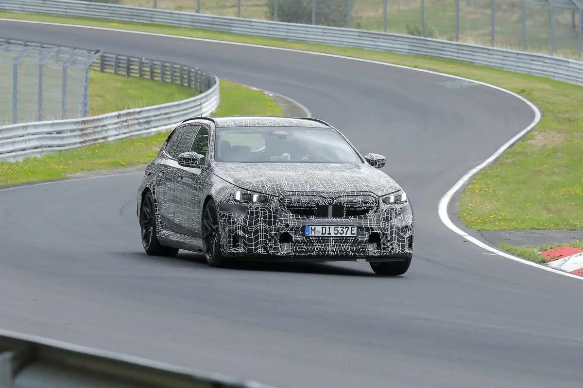 BMW M5 Station Wagon 2024, la nuova generazione avrà 750 Cv e 1.000 Nm [Foto Spia] (3)