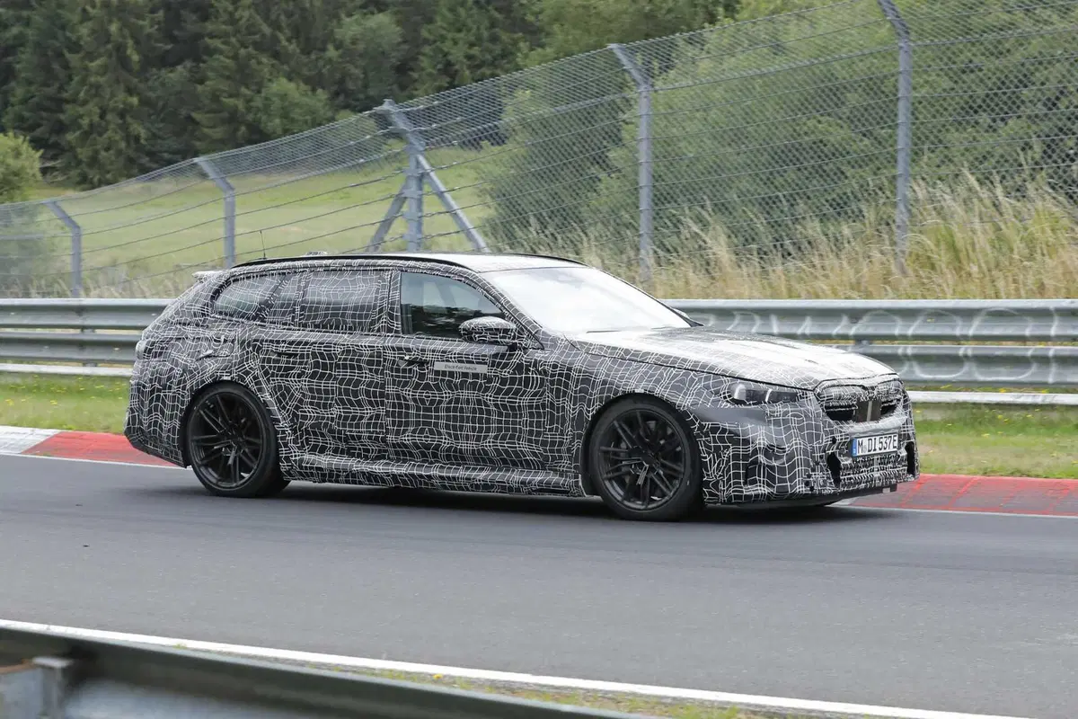 BMW M5 Station Wagon 2024, la nuova generazione avrà 750 Cv e 1.000 Nm [Foto Spia] (6)