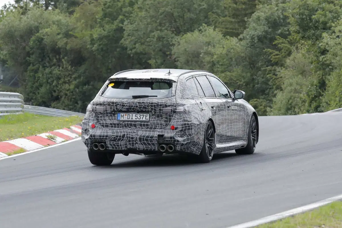 BMW M5 Station Wagon 2024, la nuova generazione avrà 750 Cv e 1.000 Nm [Foto Spia] (10)