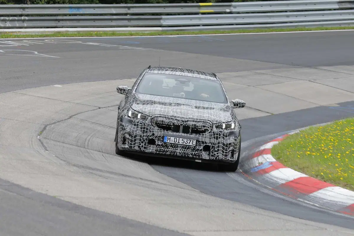 BMW M5 Station Wagon 2024, la nuova generazione avrà 750 Cv e 1.000 Nm [Foto Spia] (12)