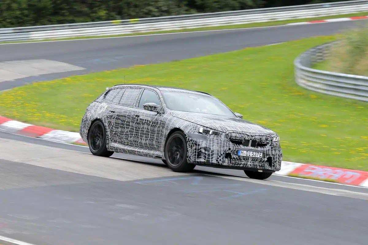 BMW M5 Station Wagon 2024, la nuova generazione avrà 750 Cv e 1.000 Nm [Foto Spia] (13)