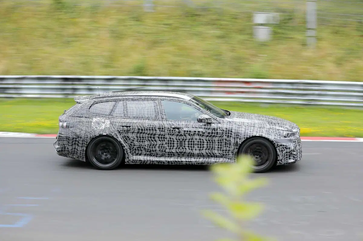 BMW M5 Station Wagon 2024, la nuova generazione avrà 750 Cv e 1.000 Nm [Foto Spia] (14)