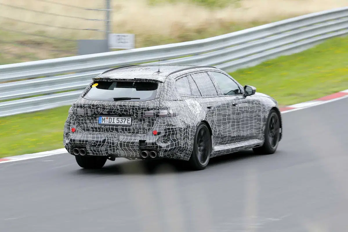 BMW M5 Station Wagon 2024, la nuova generazione avrà 750 Cv e 1.000 Nm [Foto Spia] (15)