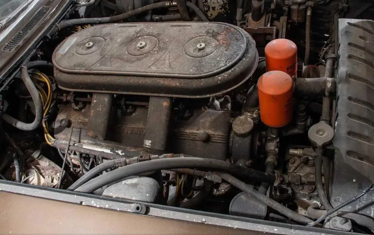 Ferrari 365 GT schiacciata all'asta: da 125 mila dollari senza riserva (3)