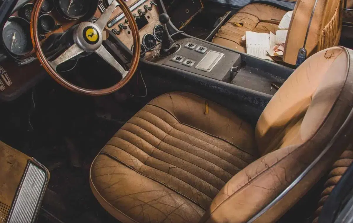 Ferrari 365 GT schiacciata all'asta: da 125 mila dollari senza riserva (4)