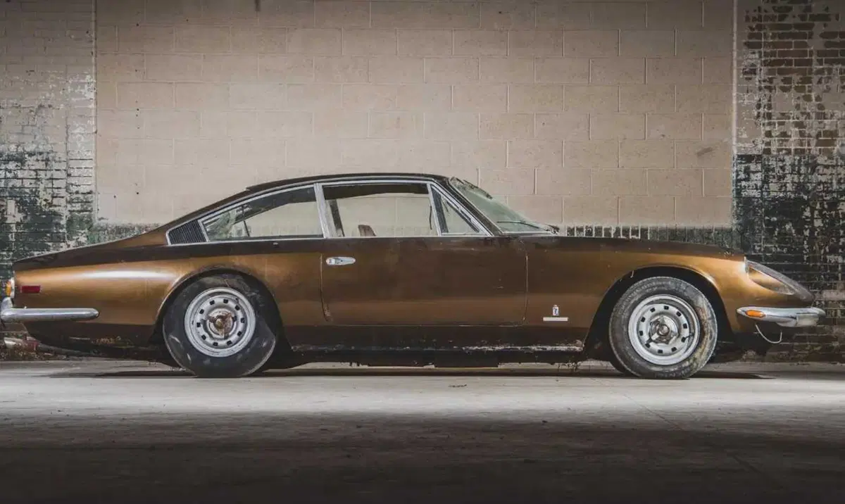 Ferrari 365 GT schiacciata all'asta: da 125 mila dollari senza riserva (5)