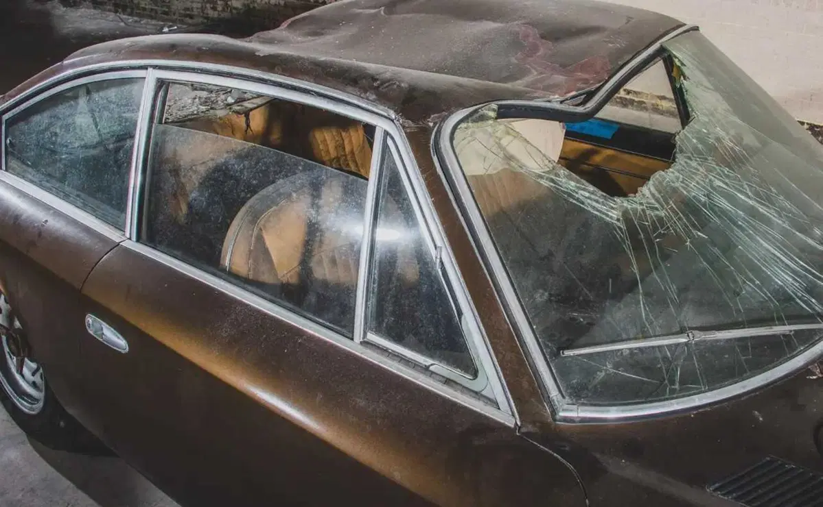 Ferrari 365 GT schiacciata all'asta: da 125 mila dollari senza riserva (7)