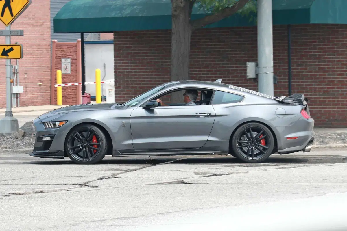 Ford Mustang GT500, edizione speciale in arrivo nel 2024 [Foto Spia] (5)