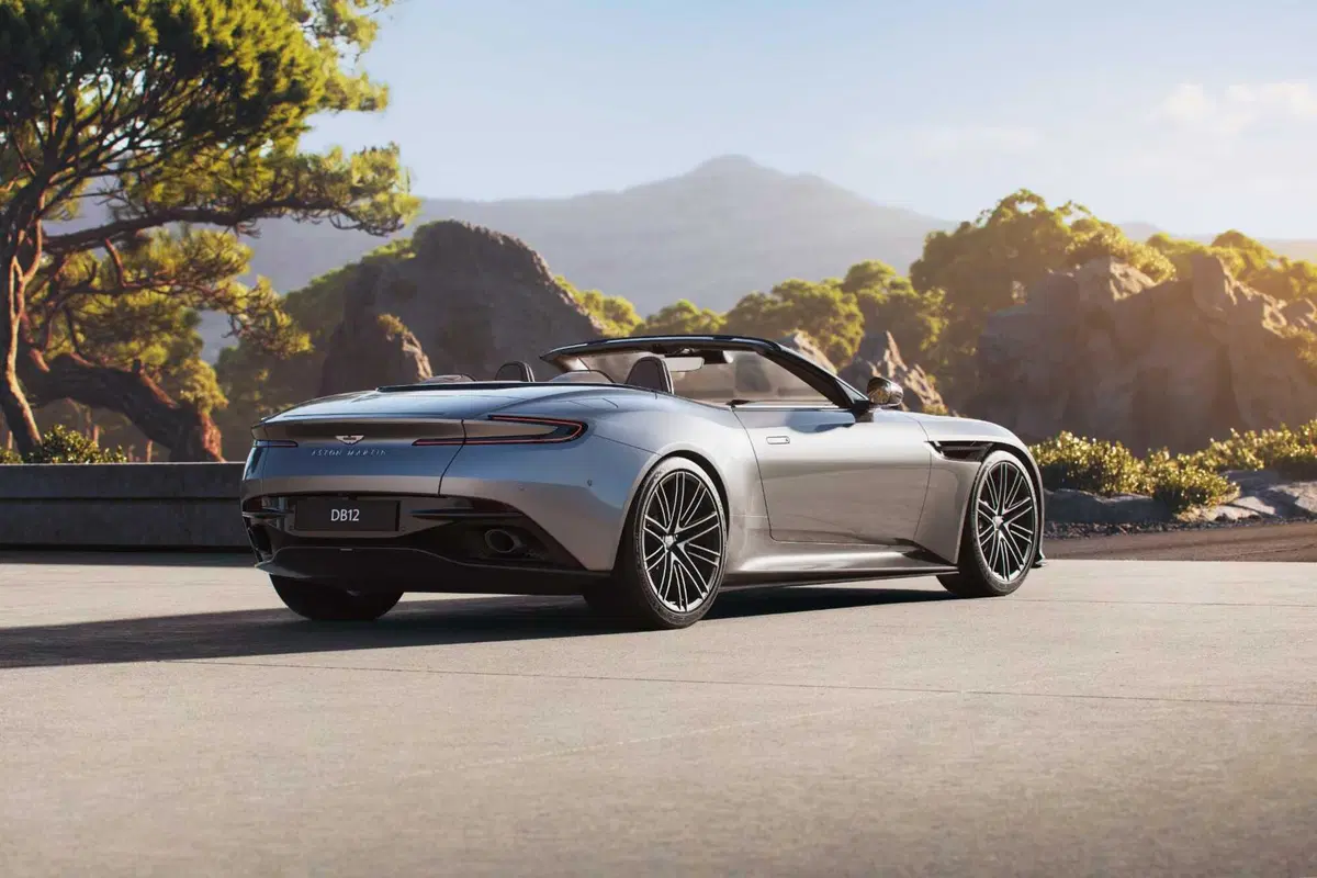 Aston Martin DB12 Volante, la cabriolet inglese che fa divertire [VIDEO] (4)