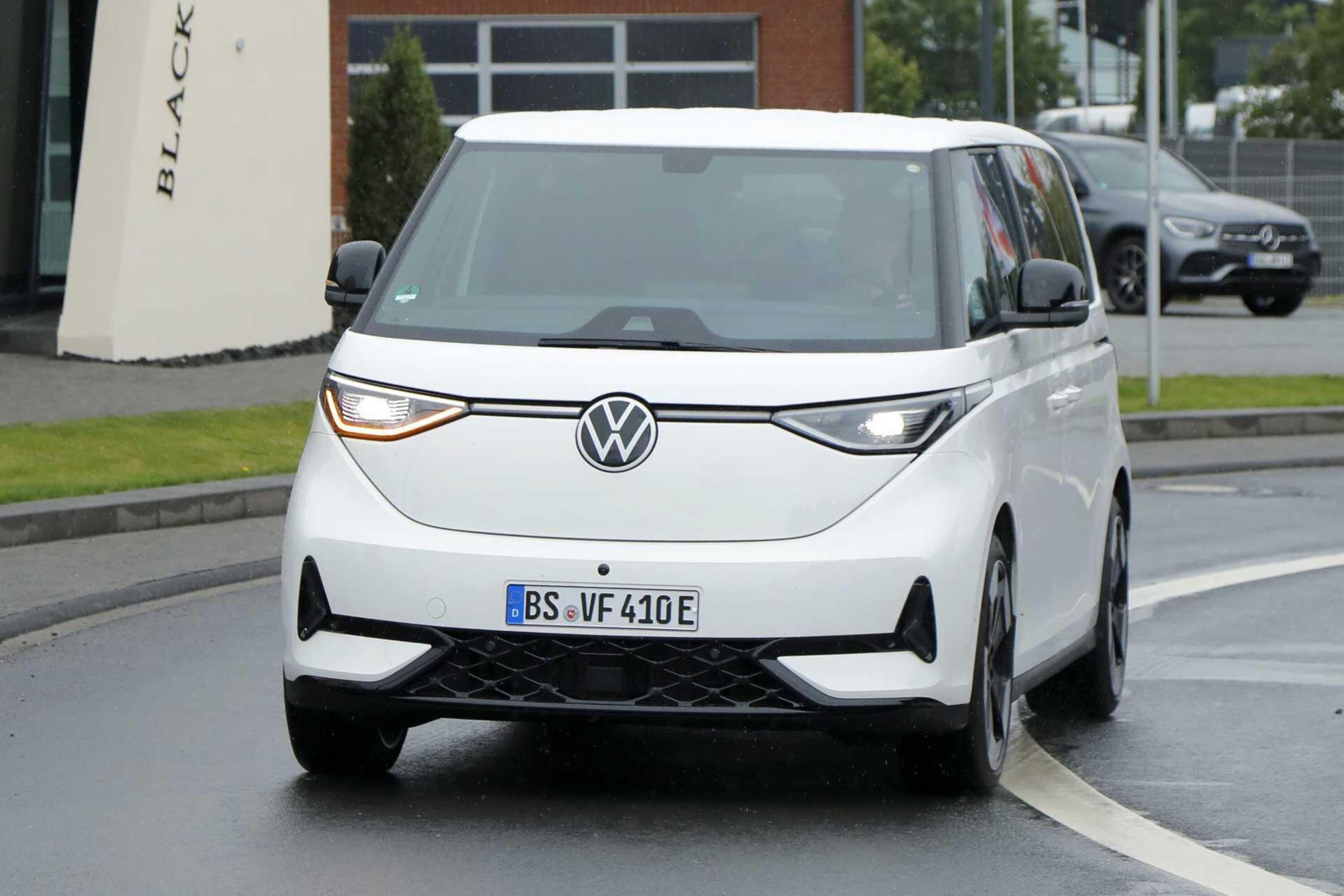 Volkswagen ID.Buzz GTX, nel 2024 arriva la versione pi&ugrave; sportiva [Foto Spia]