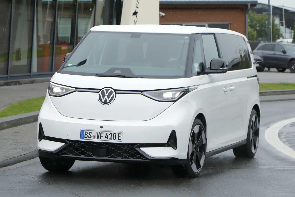 Volkswagen ID.Buzz GTX, nel 2024 arriva la versione più sportiva [Foto Spia] (2)