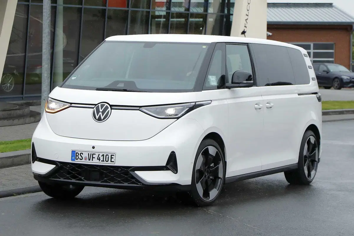 Volkswagen ID.Buzz GTX, nel 2024 arriva la versione più sportiva [Foto Spia] (3)