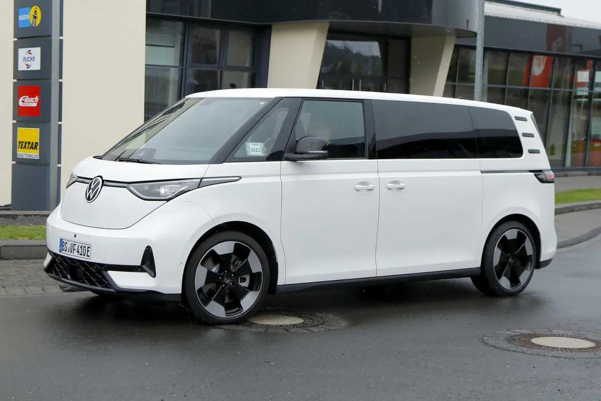 Volkswagen ID.Buzz GTX, nel 2024 arriva la versione più sportiva [Foto Spia] (5)