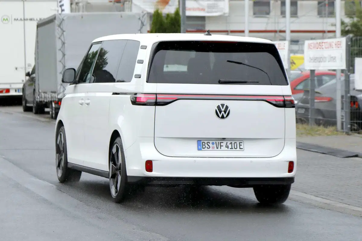 Volkswagen ID.Buzz GTX, nel 2024 arriva la versione più sportiva [Foto Spia] (12)