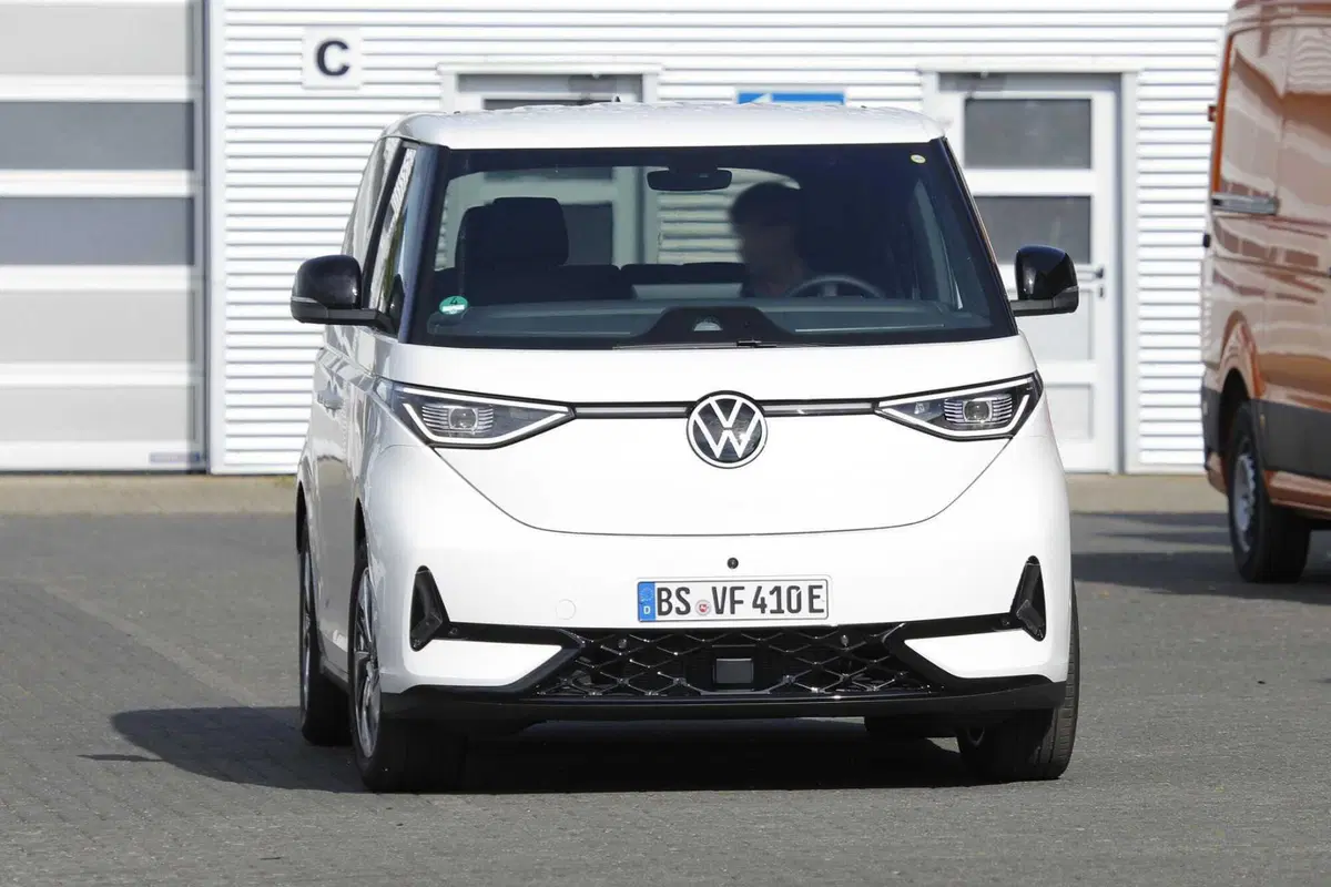 Volkswagen ID.Buzz GTX, nel 2024 arriva la versione più sportiva [Foto Spia] (13)