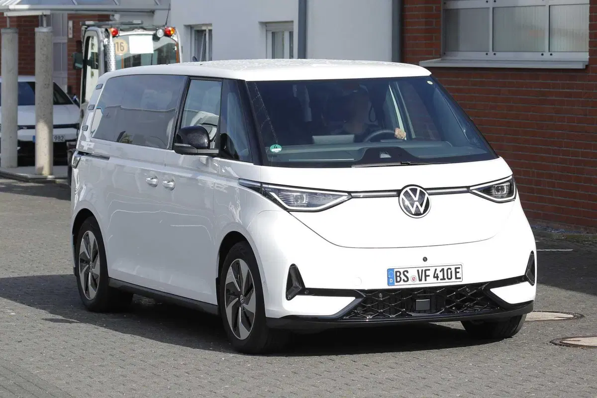 Volkswagen ID.Buzz GTX, nel 2024 arriva la versione più sportiva [Foto Spia] (14)