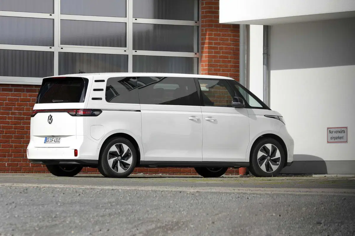 Volkswagen ID.Buzz GTX, nel 2024 arriva la versione più sportiva [Foto Spia] (17)
