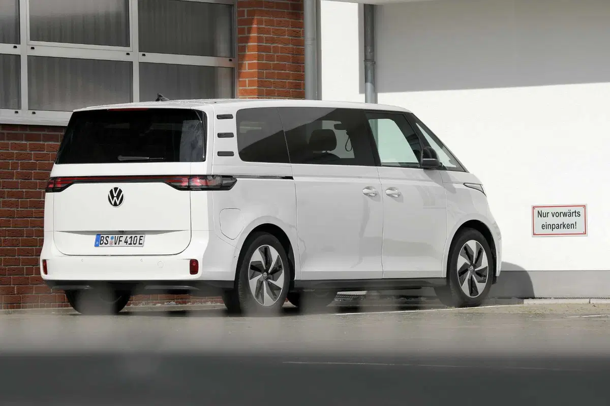 Volkswagen ID.Buzz GTX, nel 2024 arriva la versione più sportiva [Foto Spia] (18)