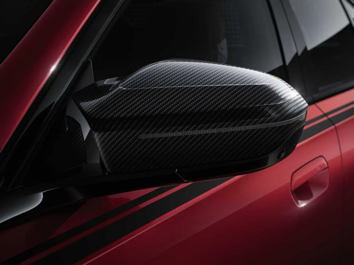 BMW i5 e M5; le parti speciali di carbonio per la personalizzazione (6)
