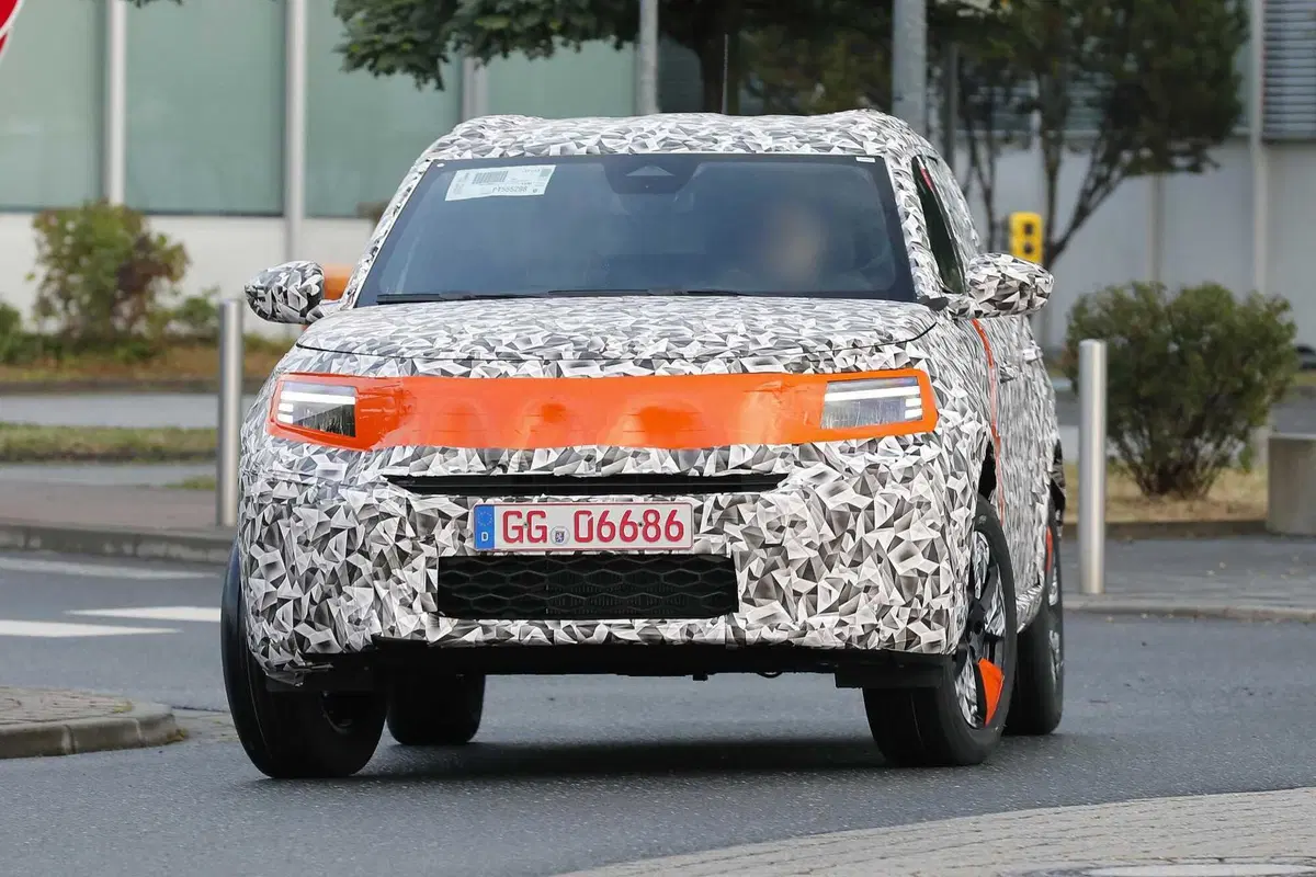 Opel Crossland: la nuova generazione sarà anche elettrica [Foto Spia] (2)