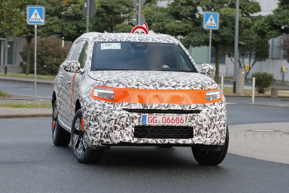 Opel Crossland: la nuova generazione sarà anche elettrica [Foto Spia] (7)