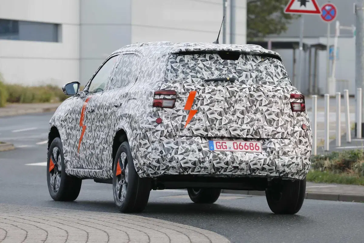 Opel Crossland: la nuova generazione sarà anche elettrica [Foto Spia] (17)