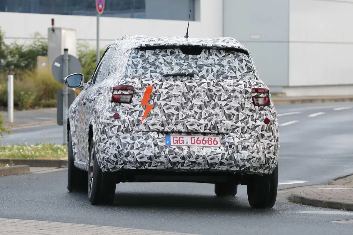 Opel Crossland: la nuova generazione sarà anche elettrica [Foto Spia] (19)