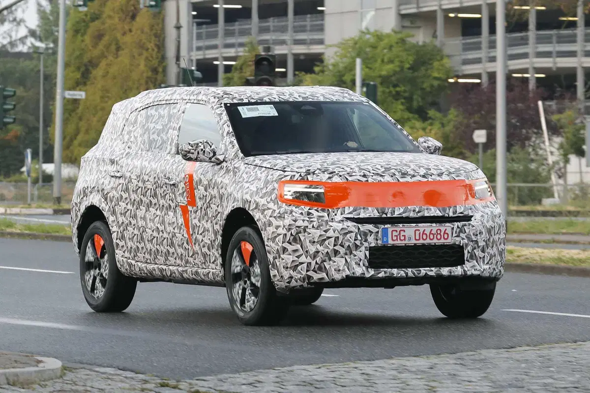 Opel Crossland: la nuova generazione sarà anche elettrica [Foto Spia] (22)