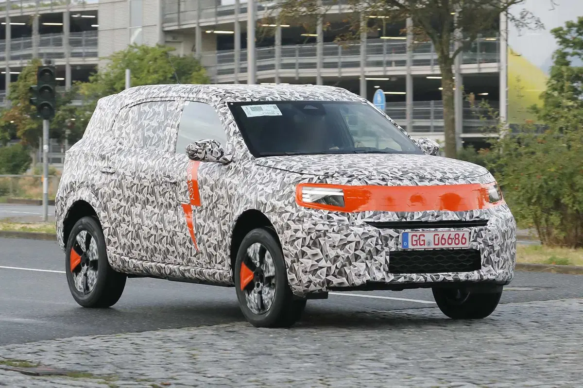 Opel Crossland: la nuova generazione sarà anche elettrica [Foto Spia] (23)