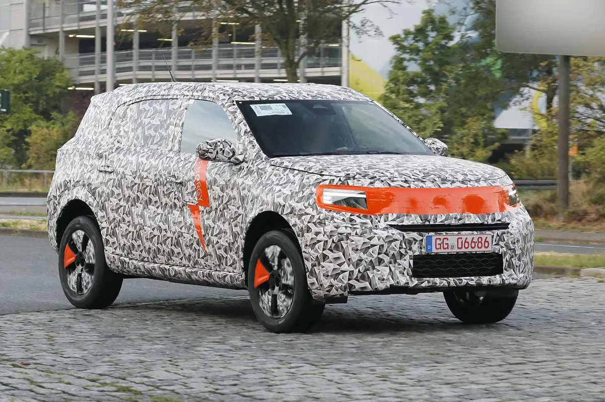 Opel Crossland: la nuova generazione sarà anche elettrica [Foto Spia] (24)