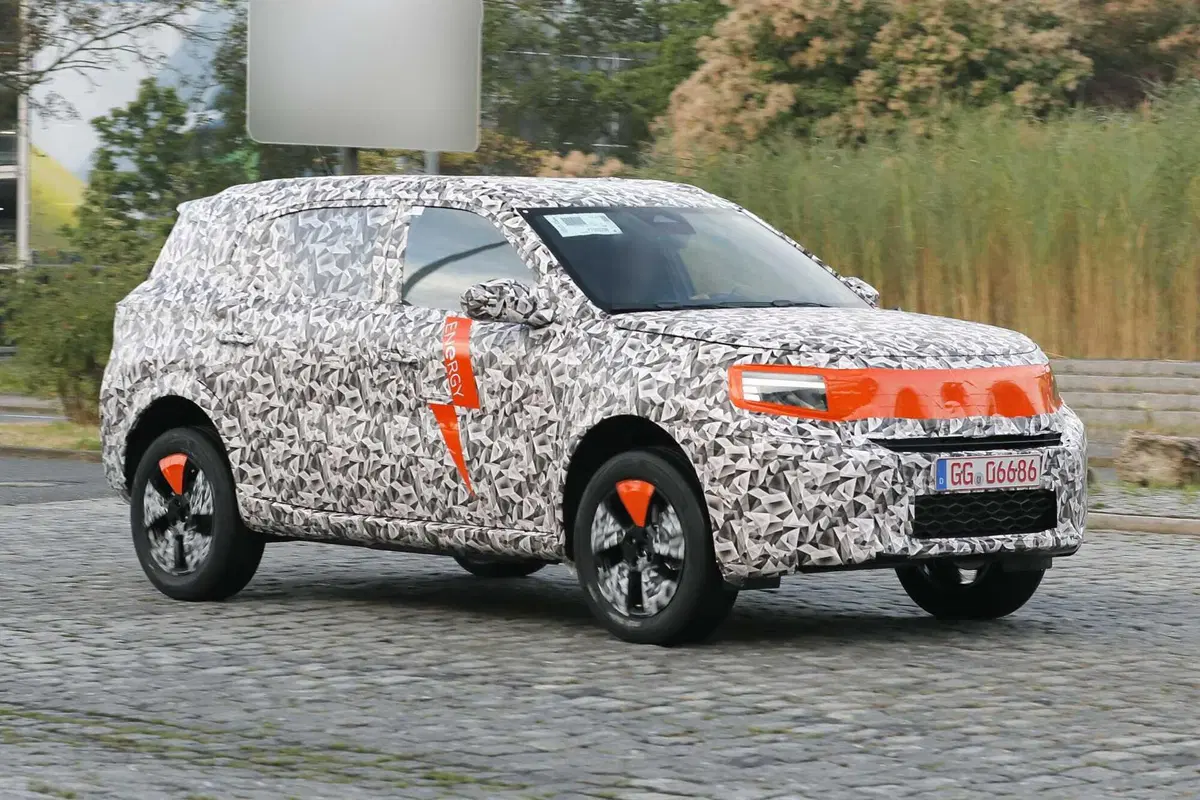 Opel Crossland: la nuova generazione sarà anche elettrica [Foto Spia] (25)
