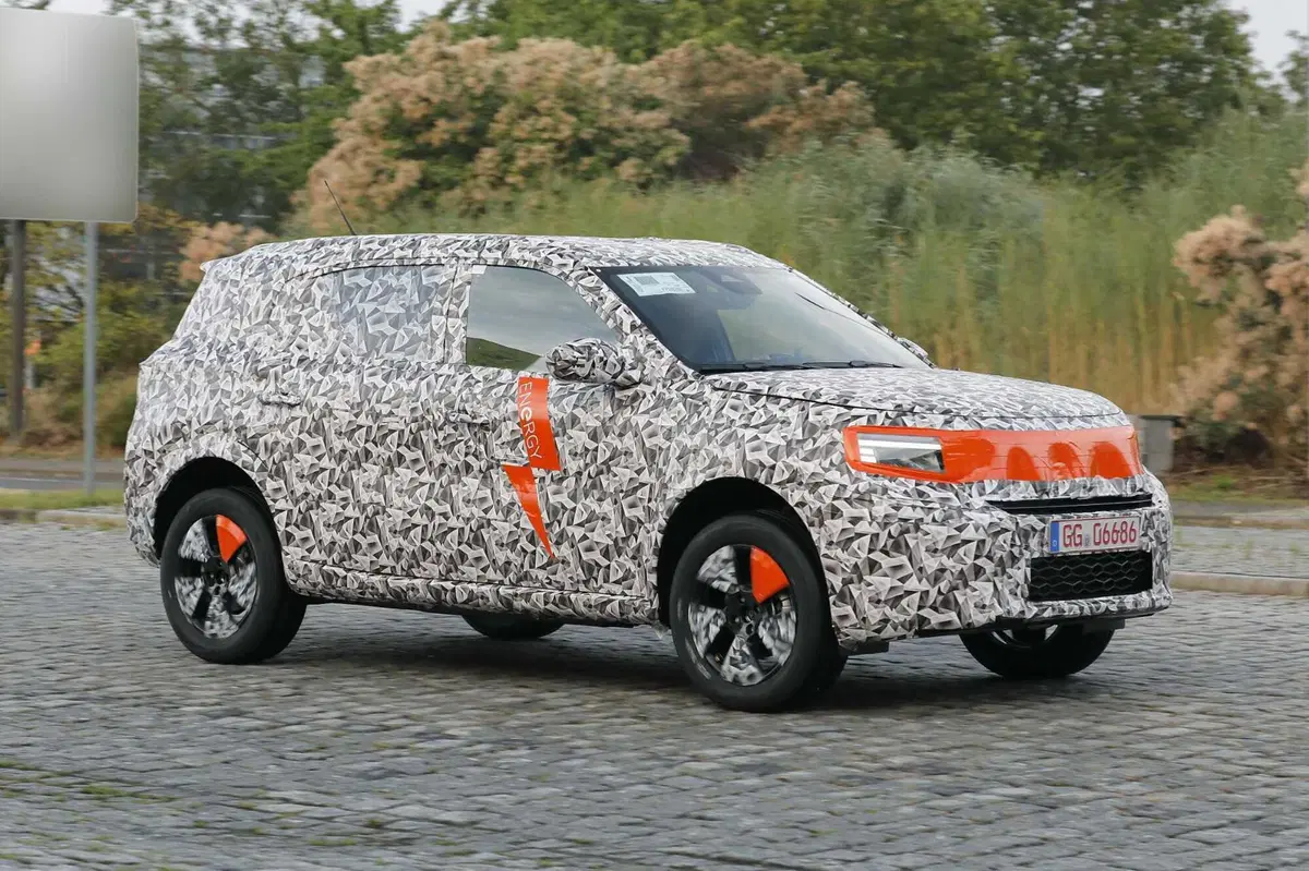 Opel Crossland: la nuova generazione sarà anche elettrica [Foto Spia] (26)