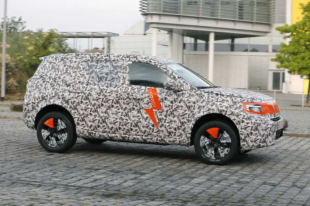 Opel Crossland: la nuova generazione sarà anche elettrica [Foto Spia] (28)