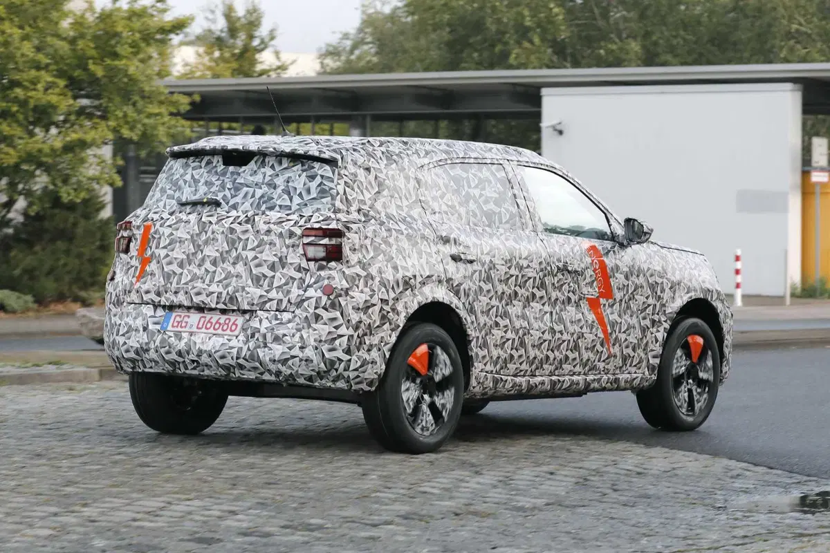 Opel Crossland: la nuova generazione sarà anche elettrica [Foto Spia] (34)