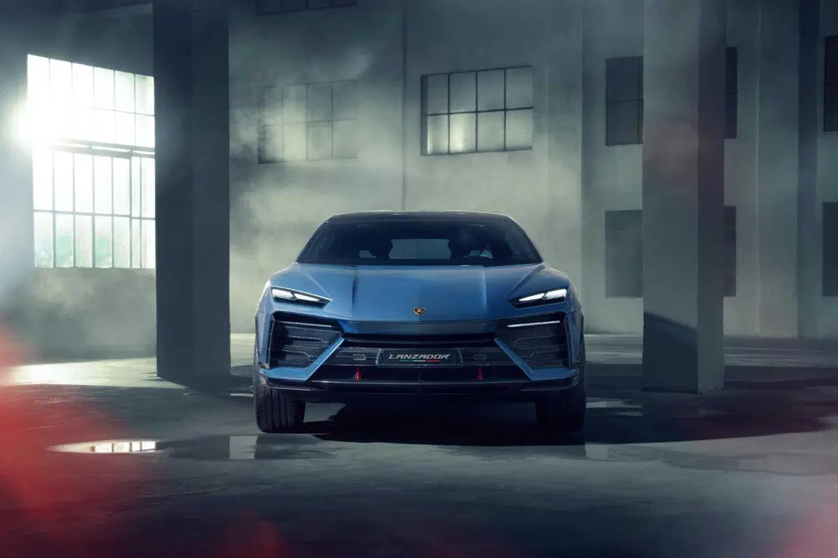 Lamborghini Lanzador concept: prima elettrica del Toro per il 2028 (23)