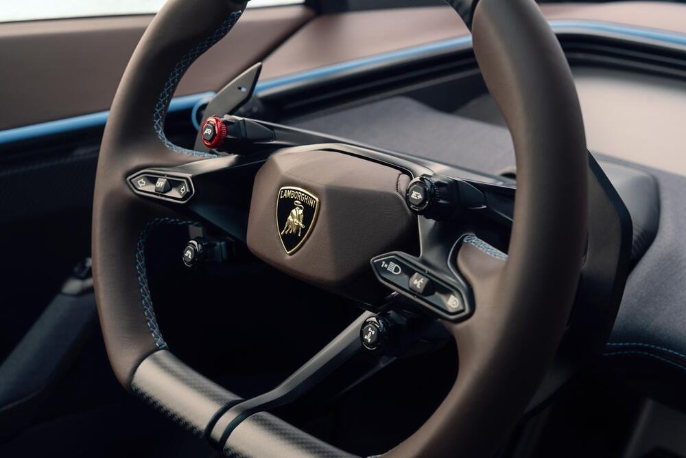 Il volante della nuova Lamborghini Lanzador 2023