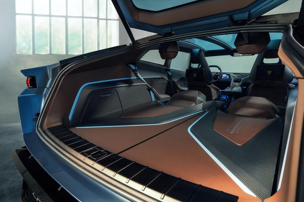 Il vano bagagli della Lamborghini Lanzador