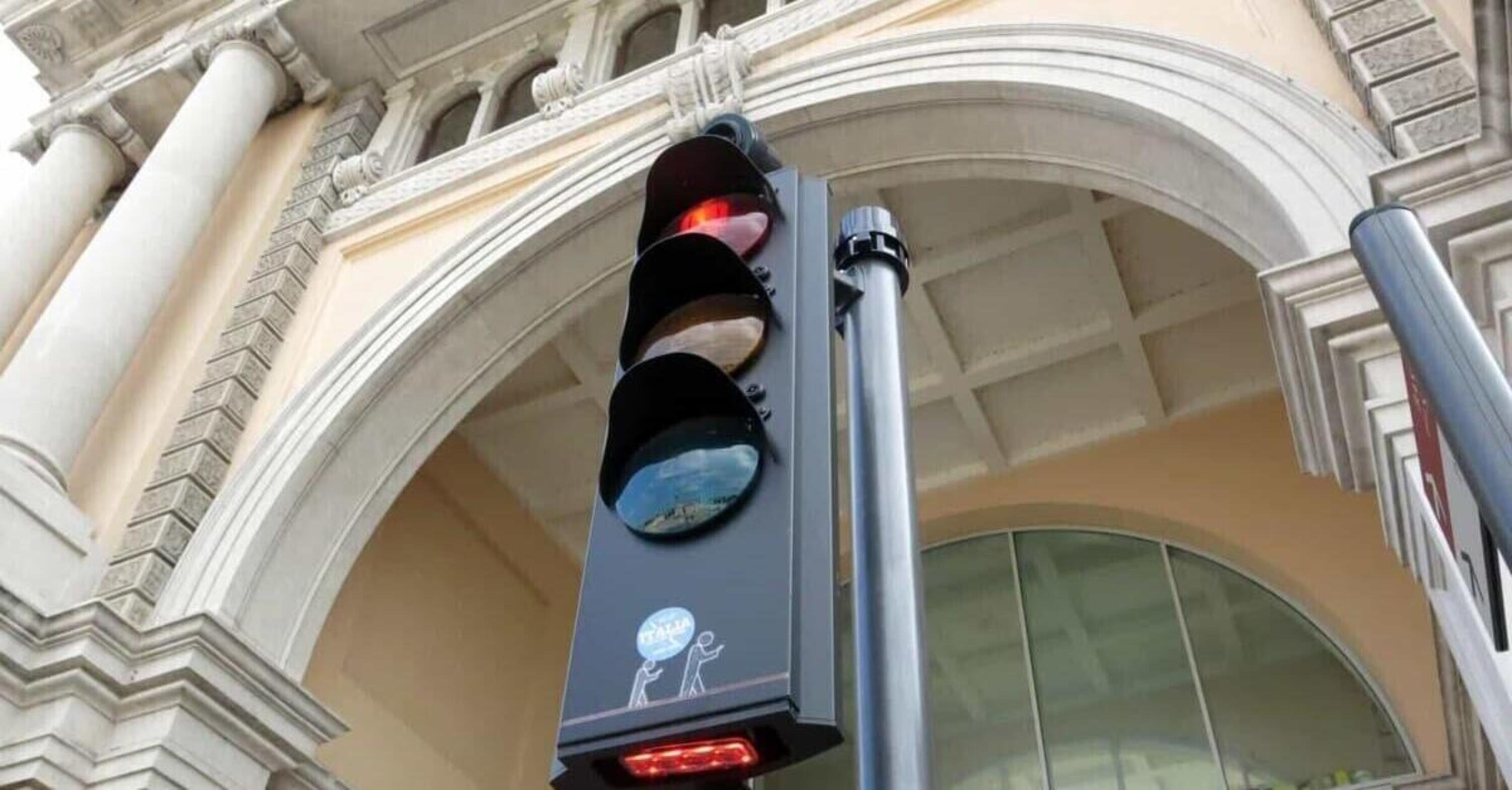 Padova: il semaforo anti distrazione da smartphone